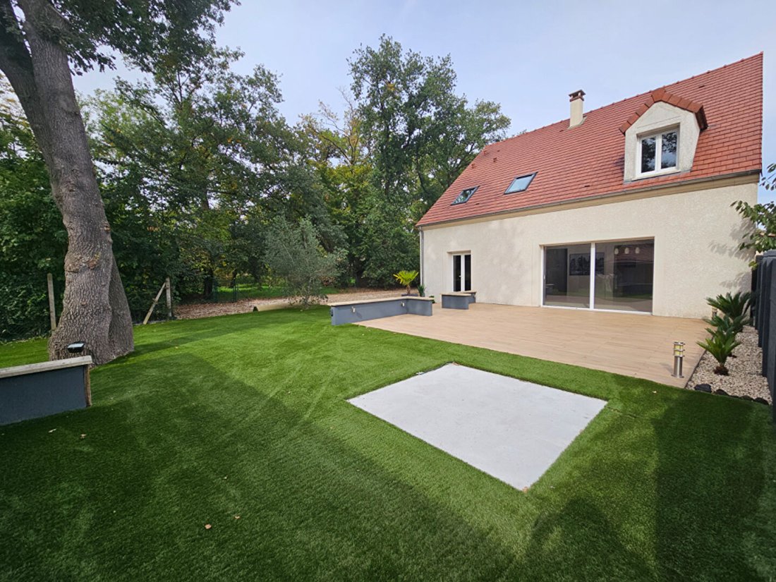 Villa in Bornes Aux Dames-Les Fonds-Longues Raies, Éragny-sur-Oise, France 1 - 18405385