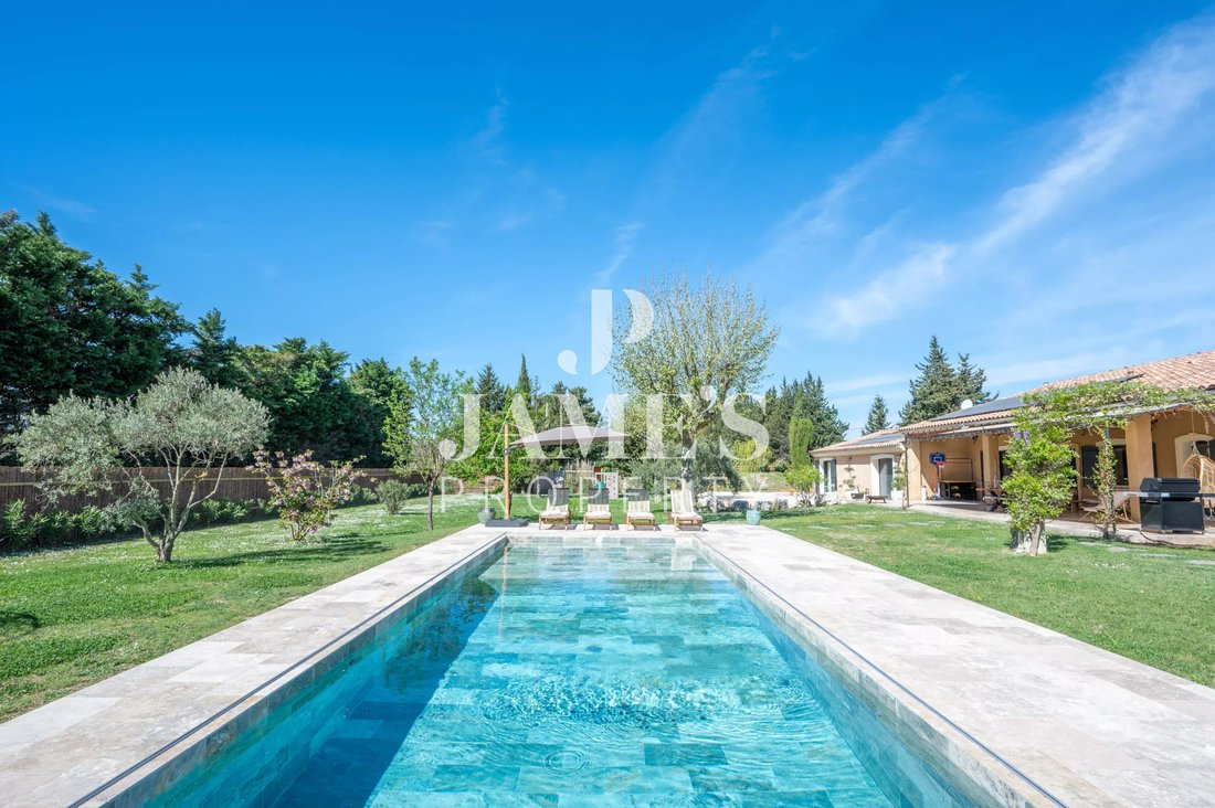 House in Graveson, Provence-Alpes-Côte d'Azur, France 1 - 18406973