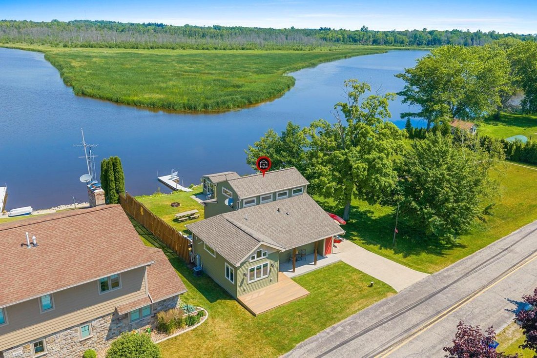 House in Two Rivers, Wisconsin, United States 1 - 18407210