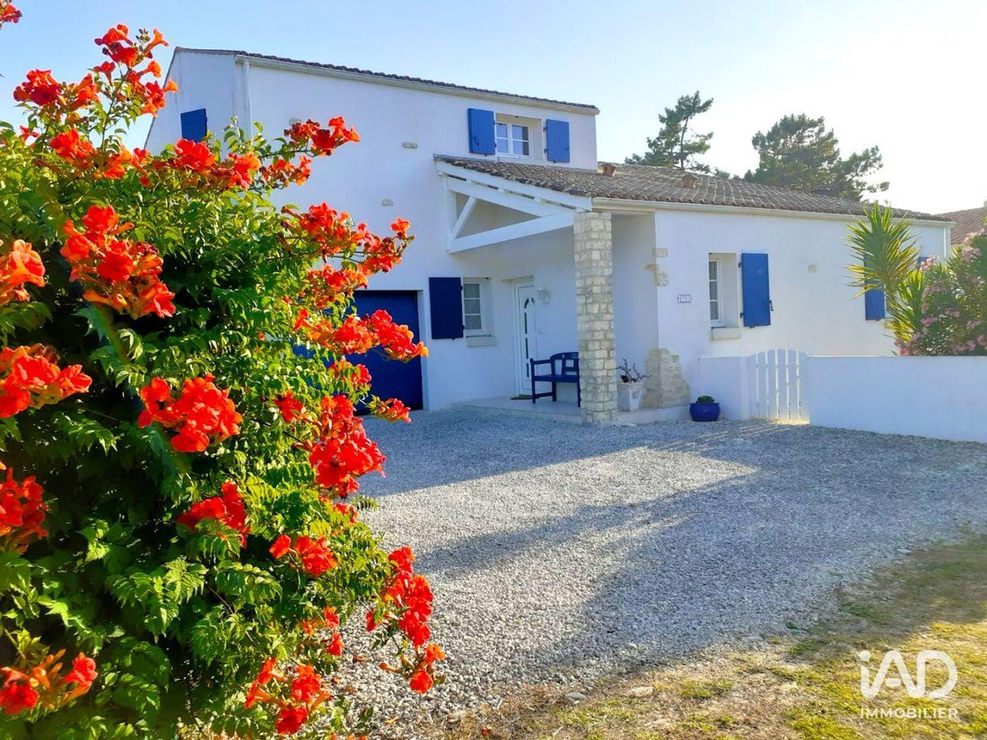 House in Saint-Georges-d'Oleron, Nouvelle-Aquitaine, France 1 - 18417707