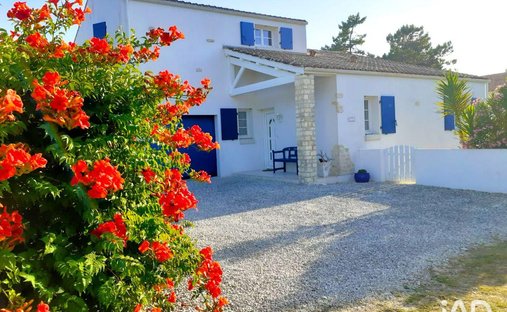 House in Saint-Georges-d'Oleron, Nouvelle-Aquitaine, France 1