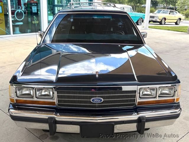 Ford Crown Victoria in Calverton, NY, United States 3 - 18414916