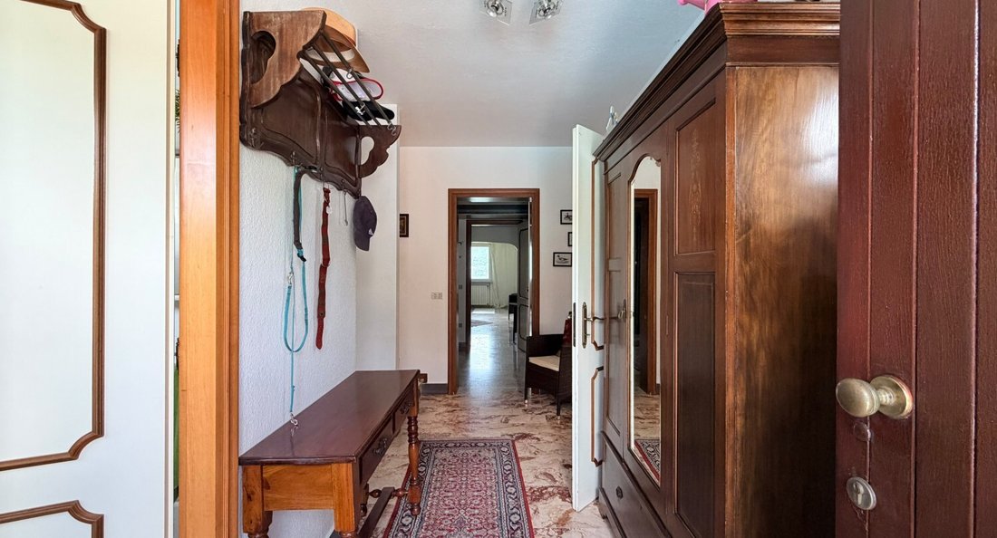 House in Porto Valtravaglia, Lombardy, Italy 2 - 18413371