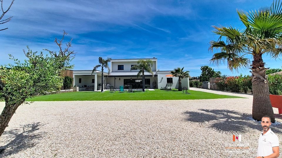 Villa in Clarensac, Occitania, France 1 - 18403952