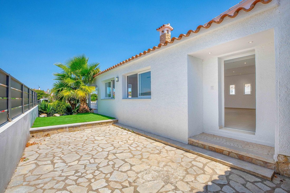 Villa in Empuriabrava, Catalonia, Spain 5 - 18403081