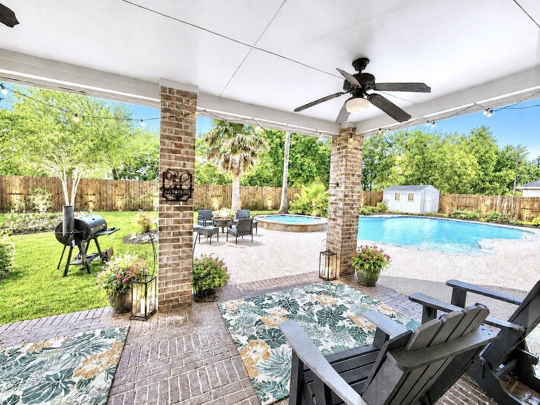 Friendswood, Texas, United States 1 - 18416107