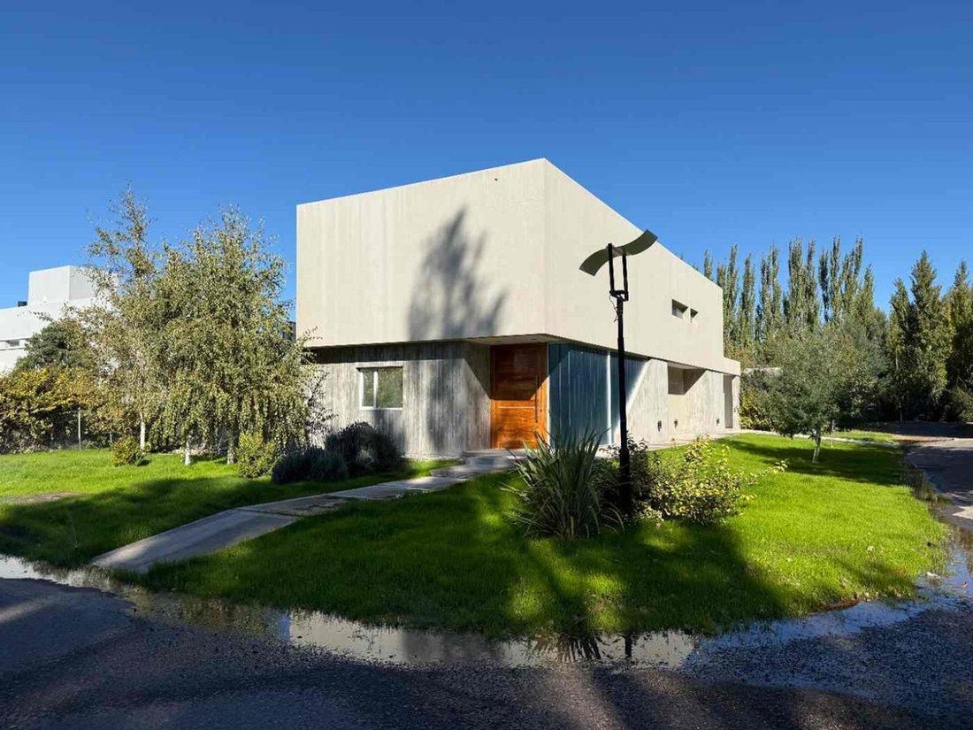 House in Neuquen, Neuquen, Argentina 1 - 18404283