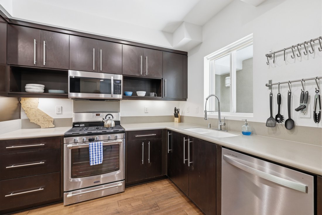 Condo in Los Angeles, California, United States 3 - 18411827