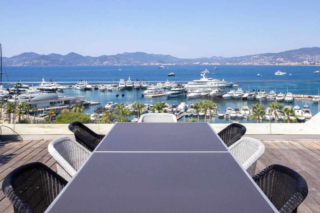 House in Cannes, Provence-Alpes-Côte d'Azur, France 3 - 18413859
