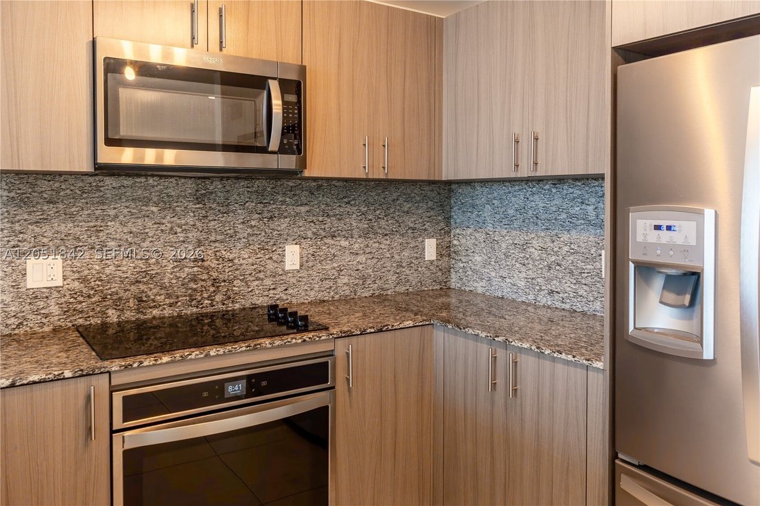 Condo in Miami Springs, Florida, United States 3 - 18413420