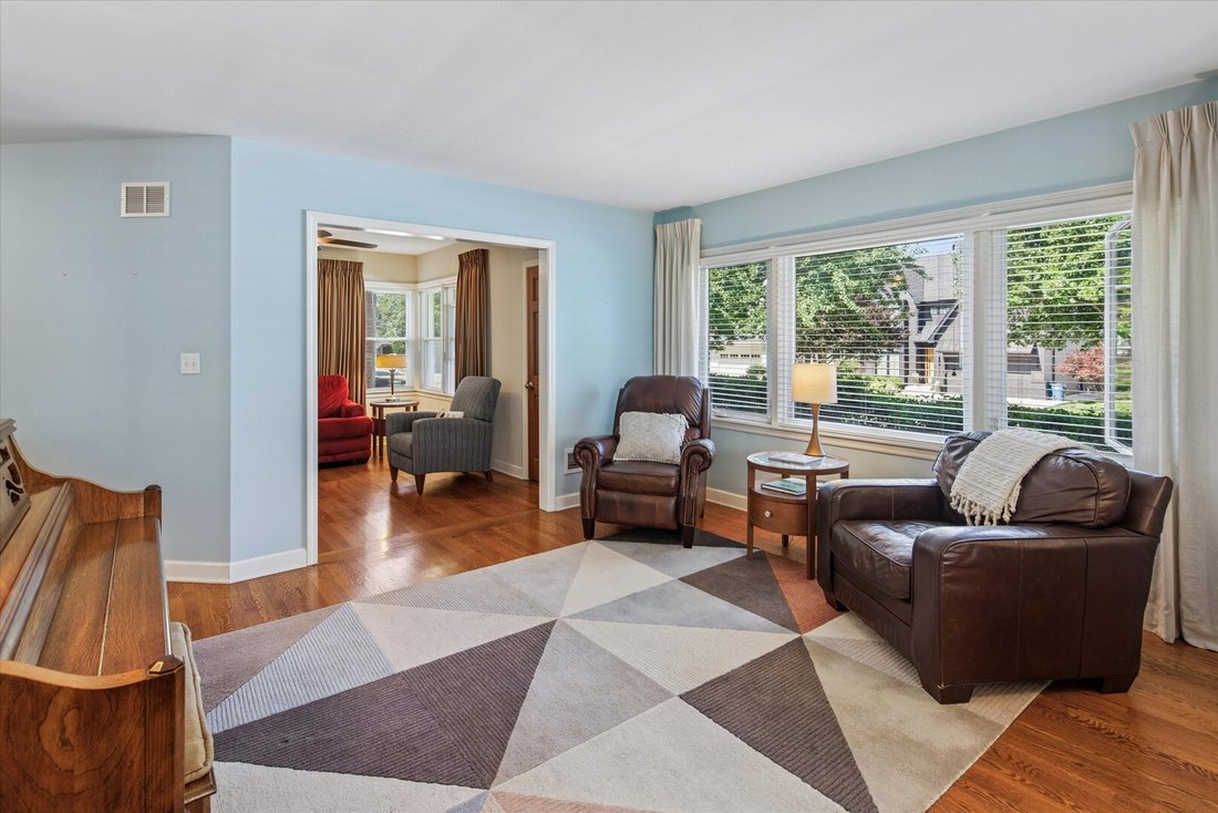 House in Elmhurst, Illinois, United States 2 - 18412157