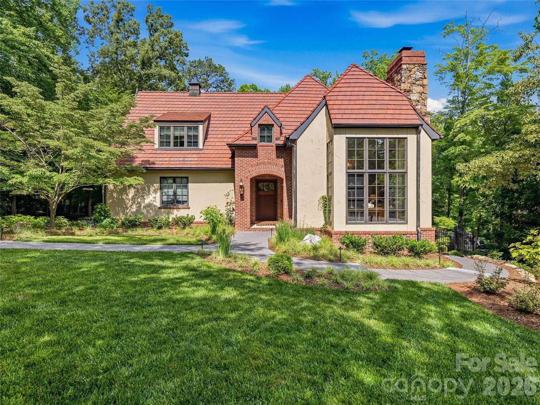 House in Candler, North Carolina, United States 1 - 18403808