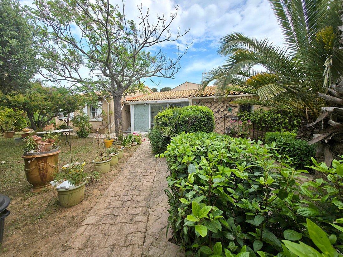 Villa in Six-Fours-les-Plages, Provence-Alpes-Côte d'Azur, France 1 - 18405645