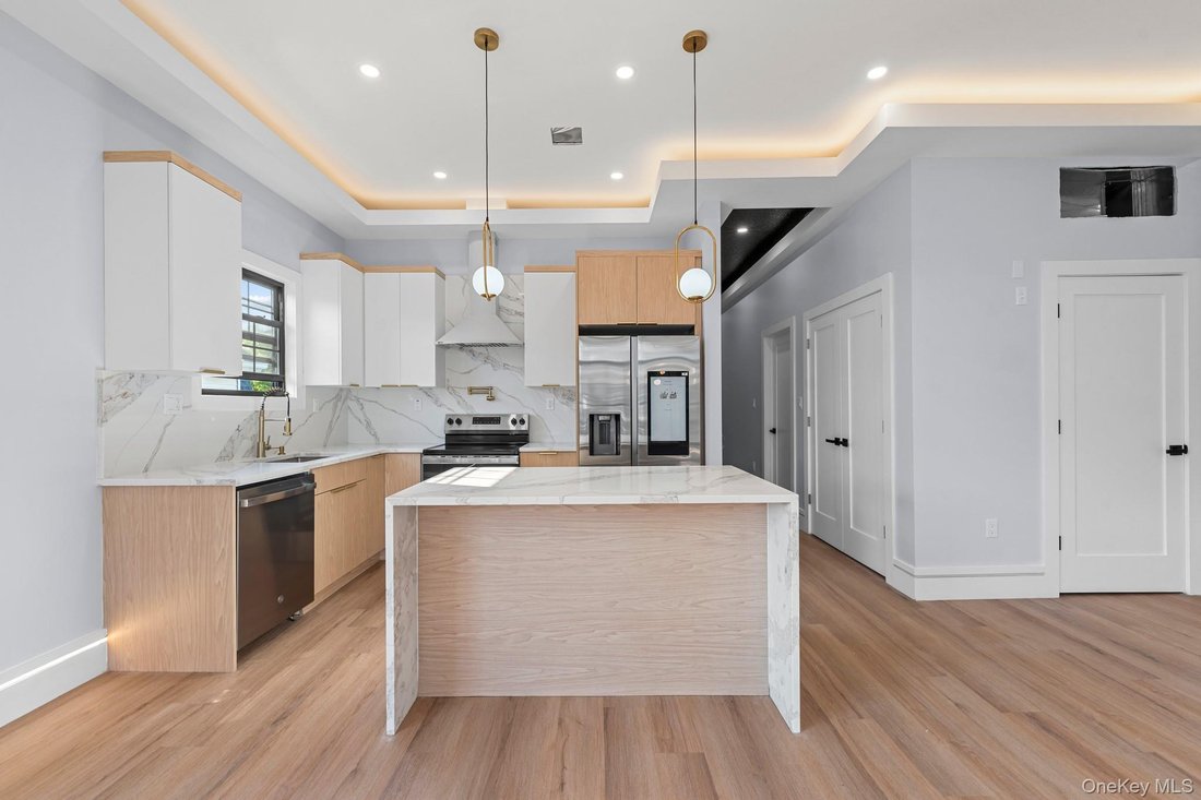 House in New York, New York, United States 2 - 18406943