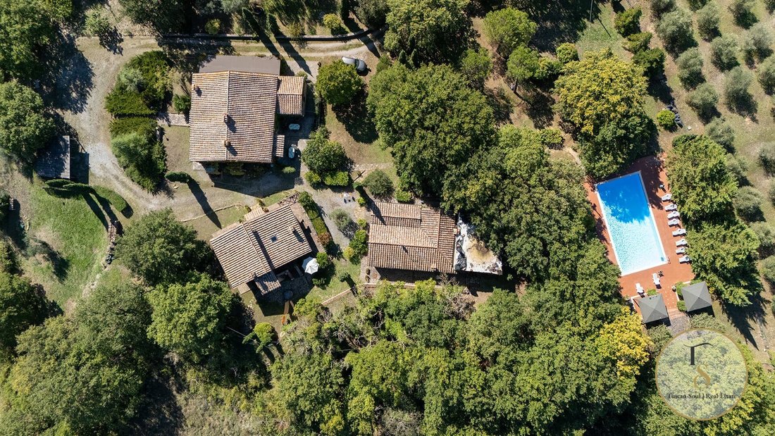 Country House in Italy 1 - 16740800