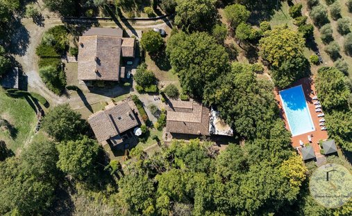 Country House in Italy 1