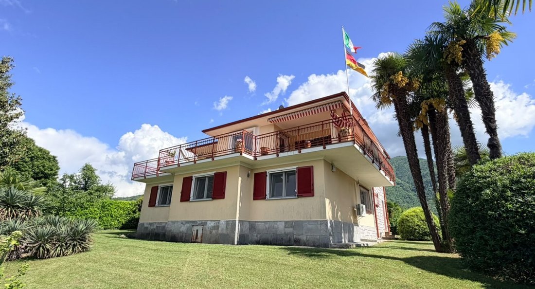 House in Porto Valtravaglia, Lombardy, Italy 1 - 18413371