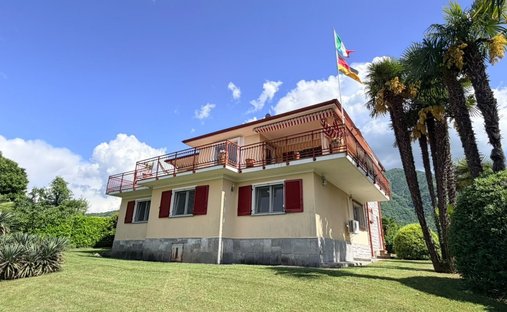 House in Porto Valtravaglia, Lombardy, Italy 1