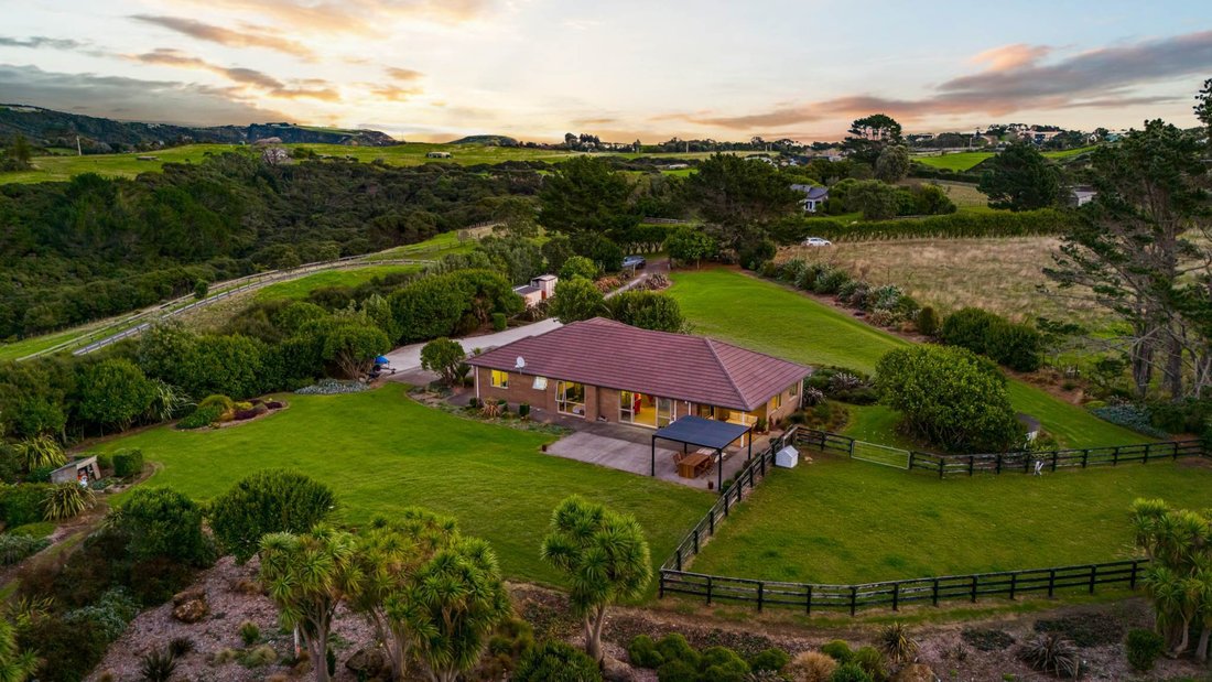 House in Muriwai, Auckland, New Zealand 1 - 15985615