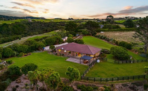 House in Muriwai, Auckland, New Zealand 1