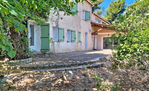 Villa in Sud, La Penne-sur-Huveaune, France 1
