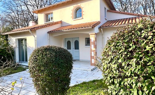 Villa in Nord, Basse-Goulaine, France 1