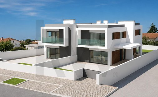 Townhouse in Silveira, Lisbon, Portugal 1