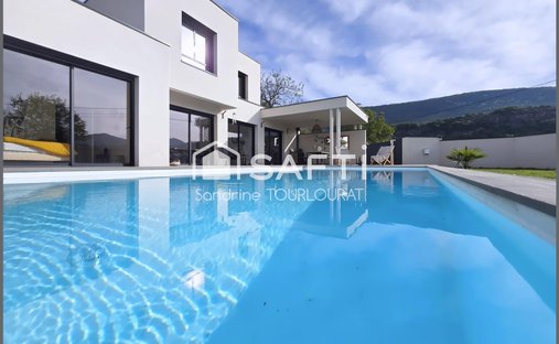 House in Briord, Auvergne-Rhône-Alpes, France 1
