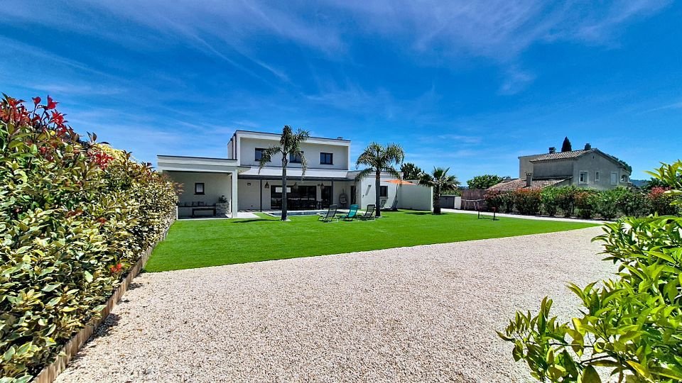 Villa in Clarensac, Occitania, France 3 - 18403952