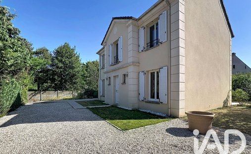 House in Les Arpents-Le Sud, Éragny-sur-Oise, France 1