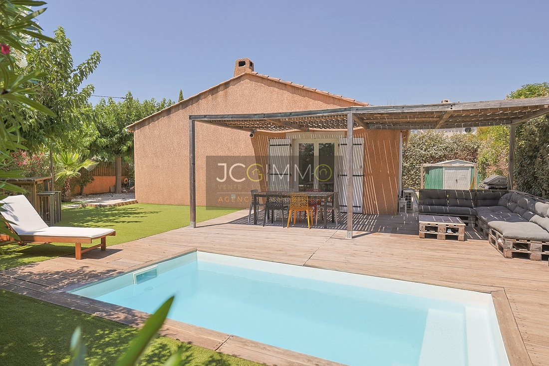 Villa in Pierrefeu-du-Var, Provence-Alpes-Côte d'Azur, France 1 - 18409347