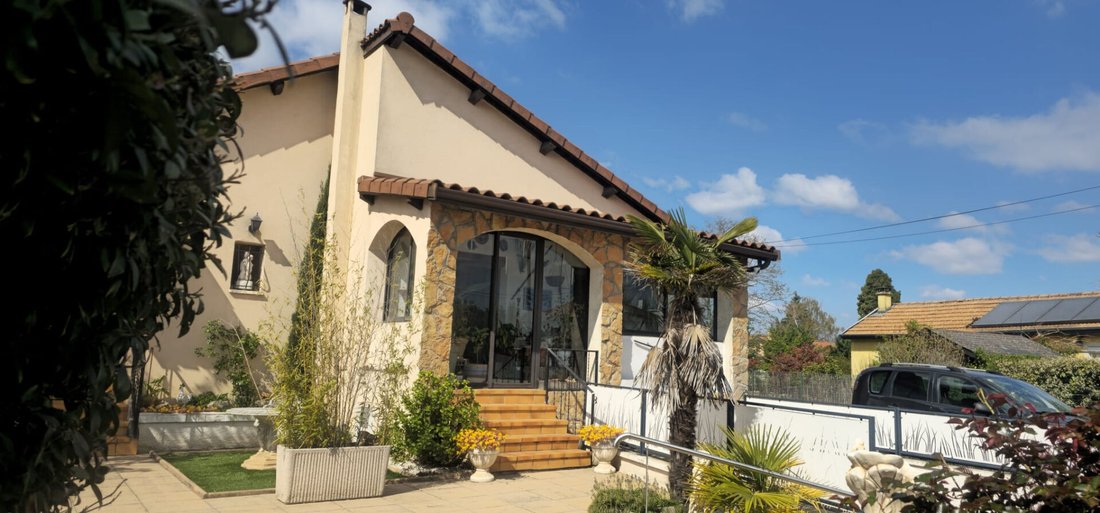 Villa in Meyzieu, Auvergne-Rhône-Alpes, France 1 - 18405861