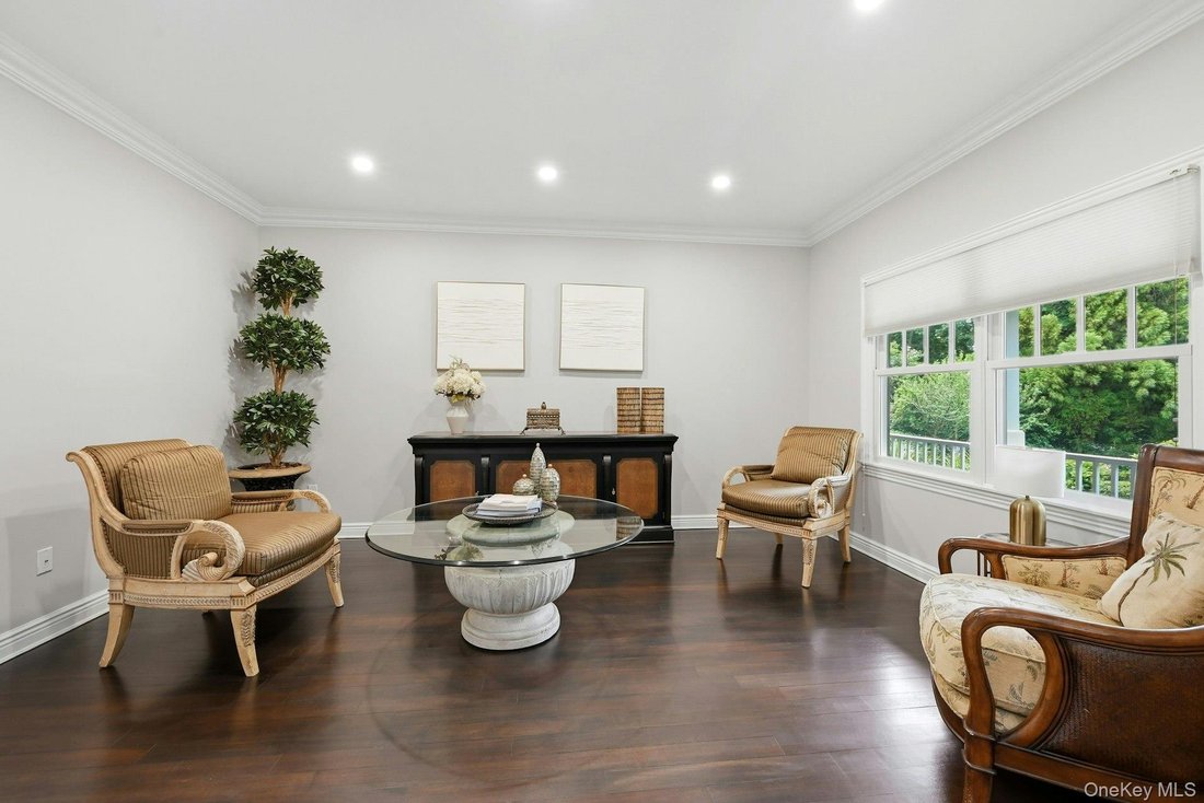 House in Kings Park, New York, United States 5 - 18402817