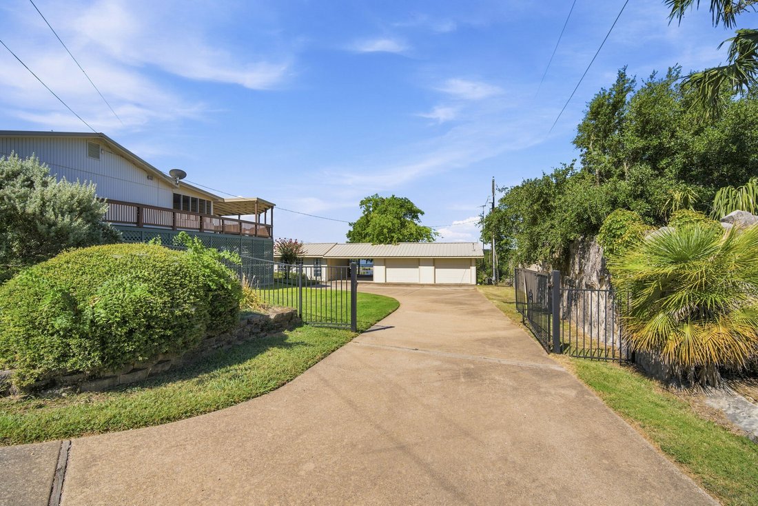 House in Clifton, Texas, United States 3 - 18409037