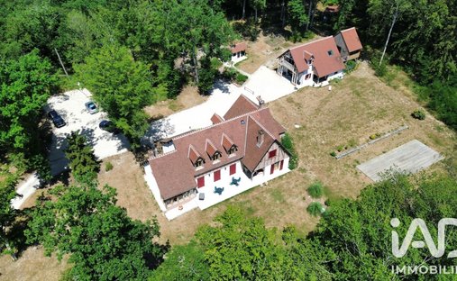 House in Mont-pres-Chambord, Centre-Val de Loire, France 1