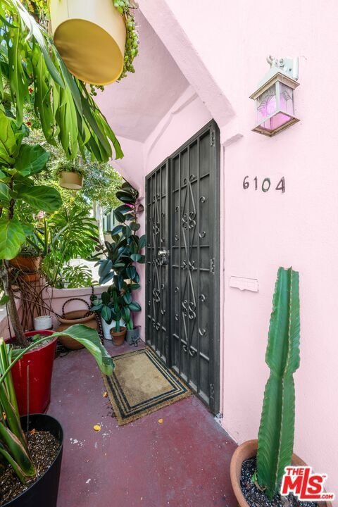 Los Angeles, California, United States 5 - 18407684