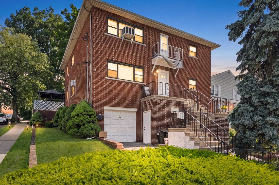 Yonkers, New York, United States 1 - 18397787