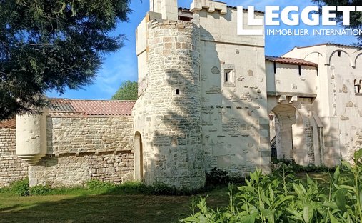House in Taugon, Nouvelle-Aquitaine, France 1