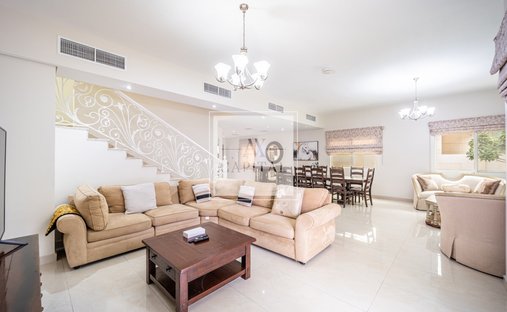 Villa in Jumeirah Beach Residence, Dubai, United Arab Emirates 1
