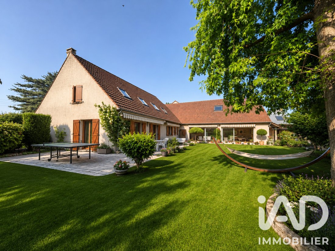 House in La Queue-en-Brie, Ile-de-France, France 1 - 18289935
