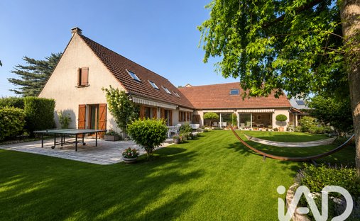 House in La Queue-en-Brie, Ile-de-France, France 1