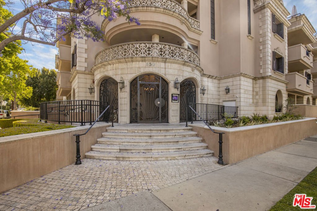 Condo in Los Angeles, California, United States 3 - 18419290