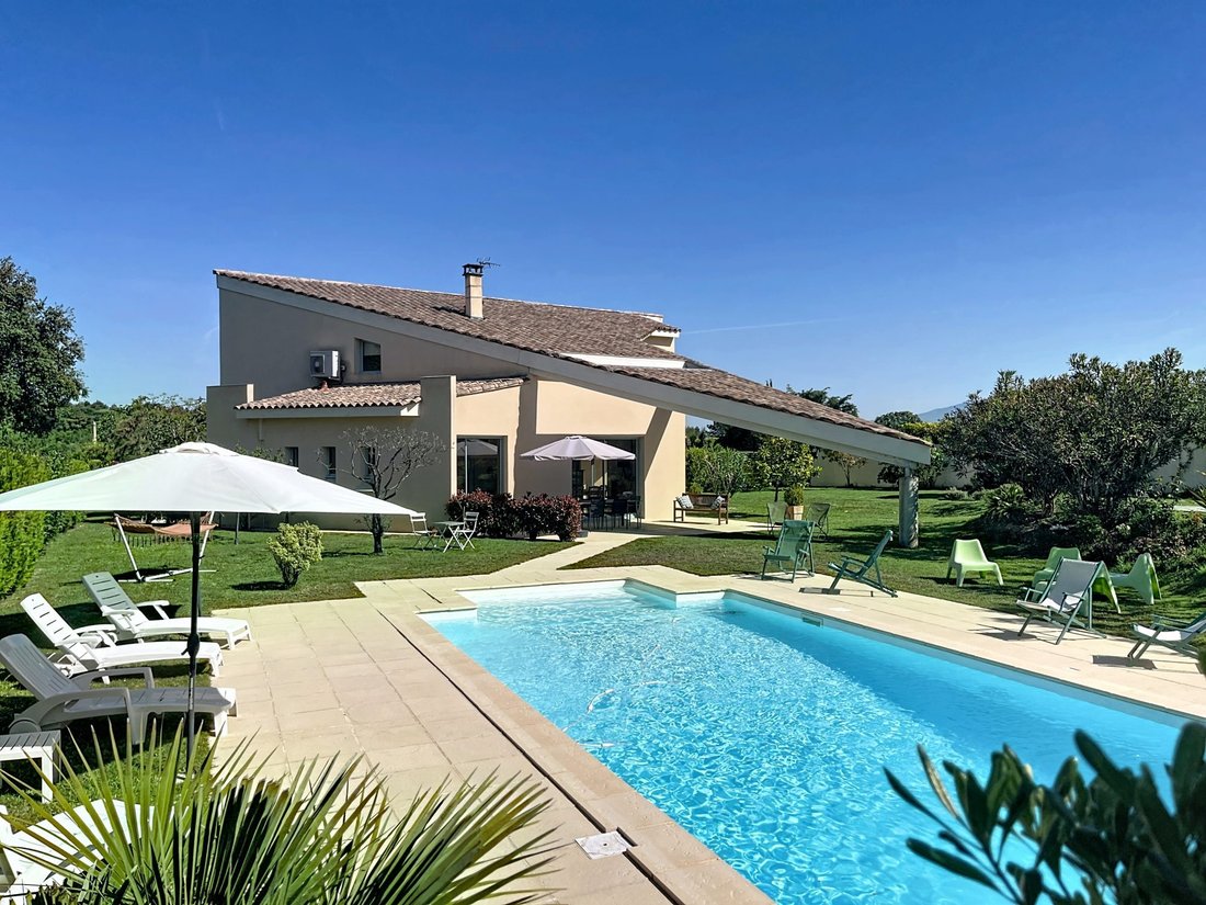 House in La Roque-sur-Pernes, Provence-Alpes-Côte d'Azur, France 1 - 18410703