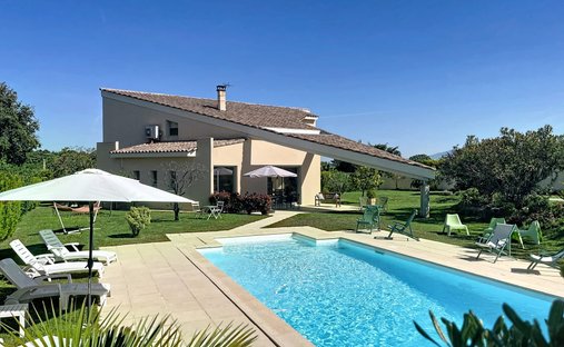 Casa a La Roque-sur-Pernes, Provenza-Alpi-Costa Azzurra, Francia 1