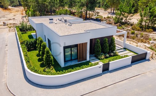 House in Fernao Ferro, Setubal, Portugal 1