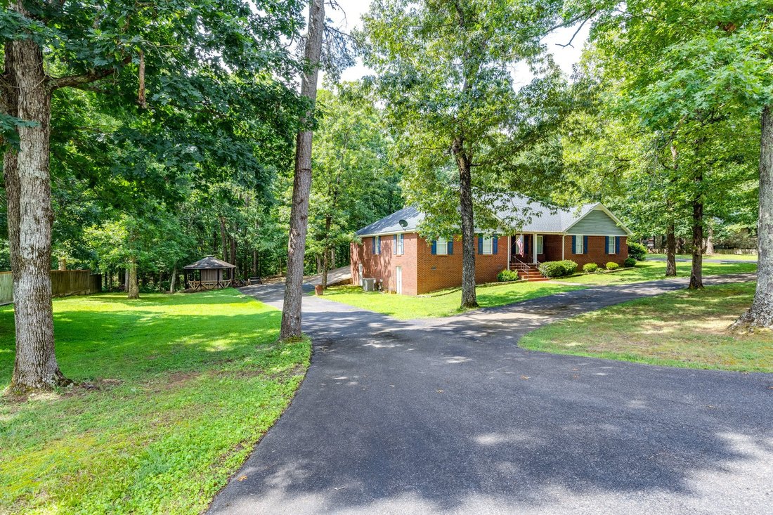 House in Hohenwald, Tennessee, United States 4 - 18403243