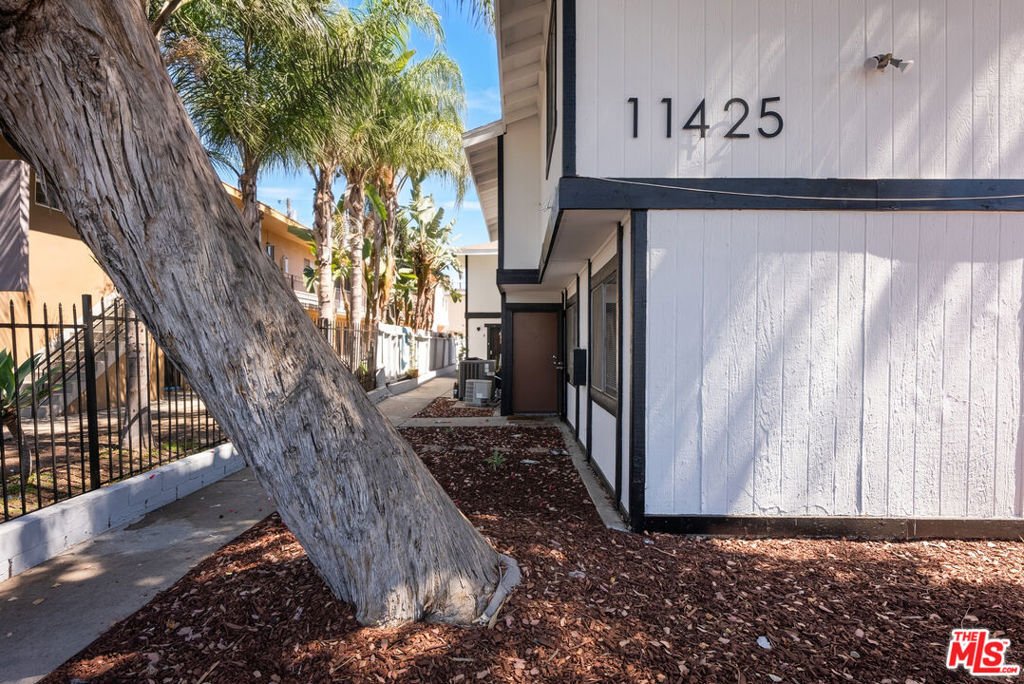 Los Angeles, California, United States 3 - 18407680