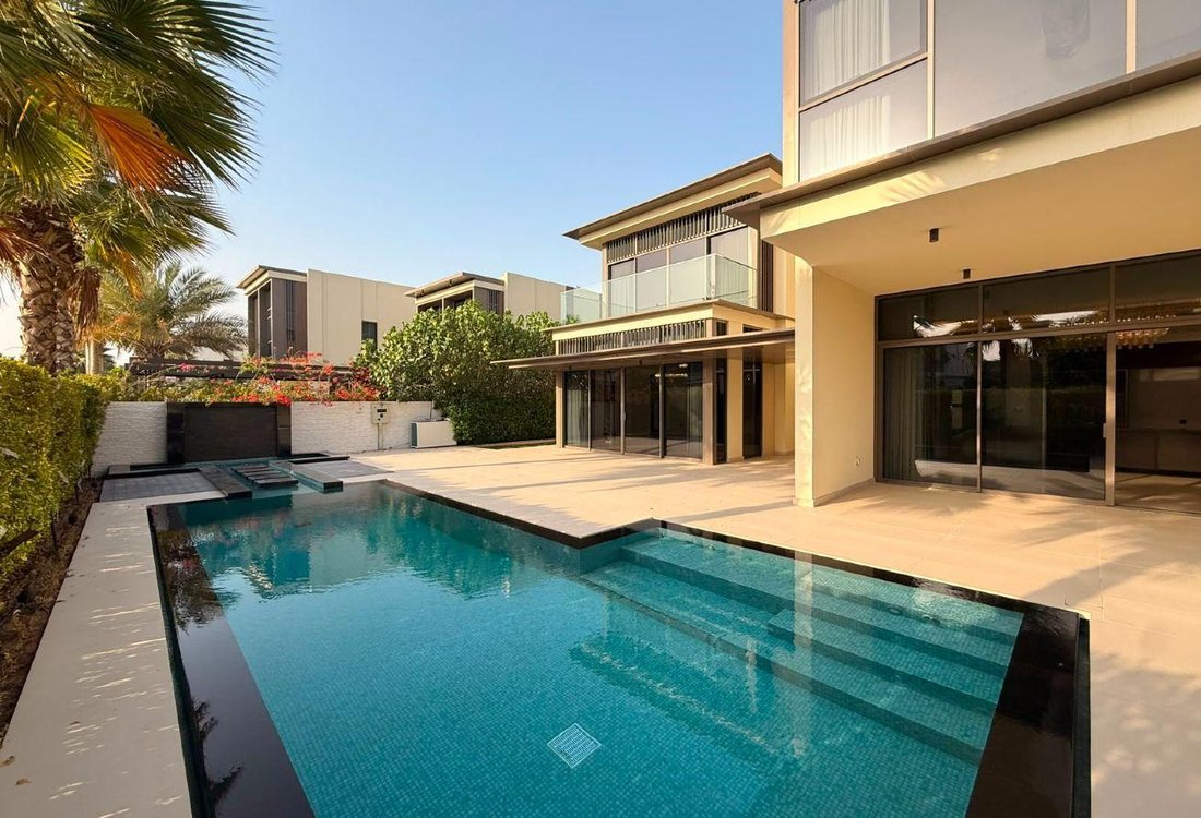 Villa in Hadaeq Sheikh Mohammed Bin Rashid, Dubai, United Arab Emirates 1 - 18418265