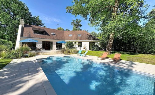 House in Ouest, Lamorlaye, France 1