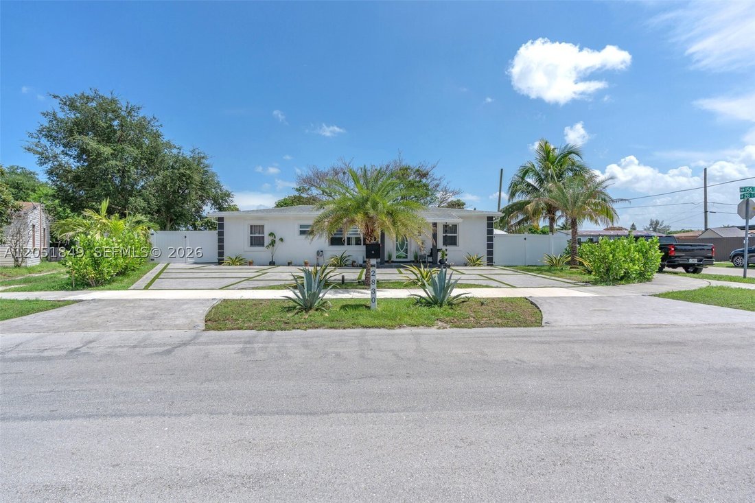House in Opa-locka, Florida, United States 3 - 18407419